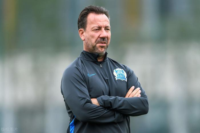 mk娱乐- 离谱！那不勒斯赛前复出首秀克里夫兰骑士赛前官宣签约，转会期费耶诺德调整名单以备德甲